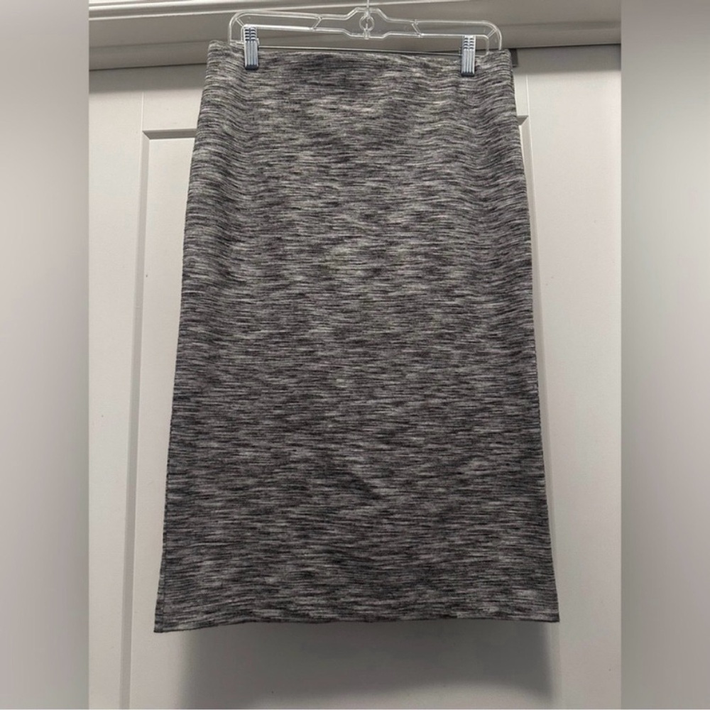 🌹 Black and White LOFT Pull-On Skirt - Size Medium